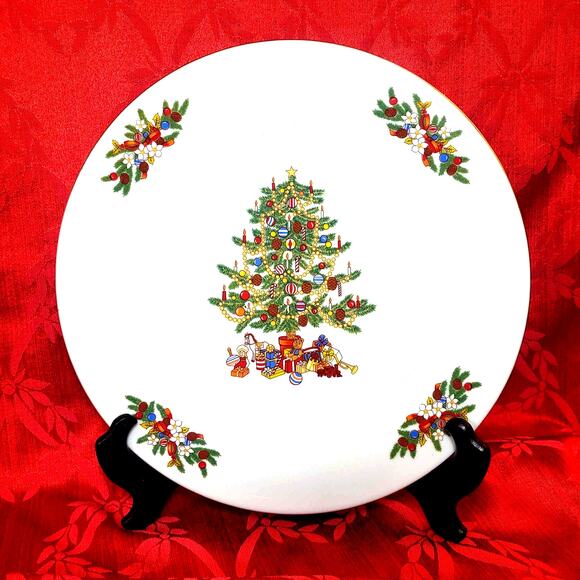 CROWN MING MISTLETOE CHINA Four 5 Piece Place Setting 2 sets available Christmas - Picture 5 of 13